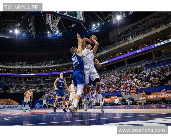 2018年男篮蓝队与塞尔维亚激战回顾精彩瞬间与战术分析